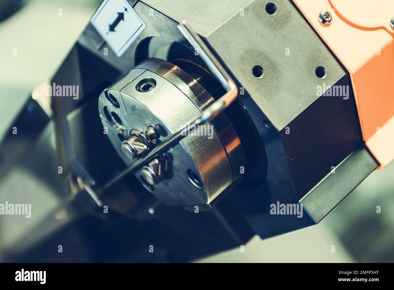 Automatisierung Von Kabelbindern. Vergrößerung Des Biegekopfs. Moderne Maschinen Für Die Metallverarbeitung. Stockfoto