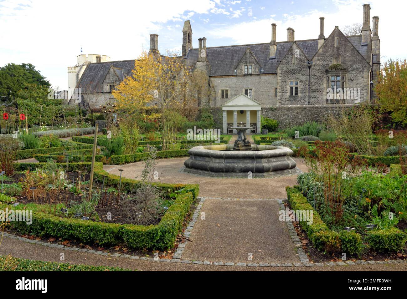 Cowbridge Physic Garden und das Alte Gymnasium, Tal von Glamorgan, South Wales. Stockfoto