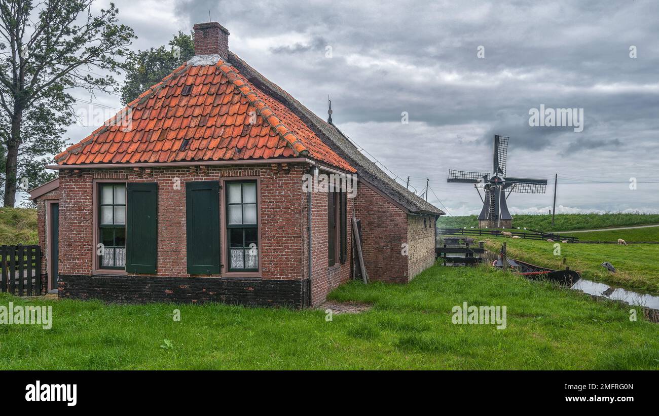 Ein kleines Fischerhäuschen im Zuiderzee-Museum von Enkhuizen. Stockfoto