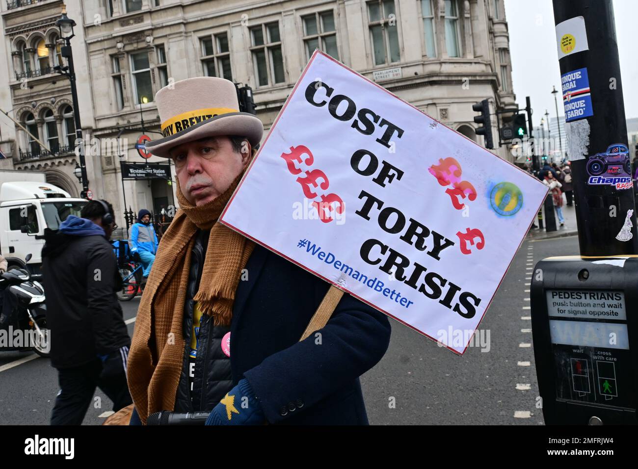 Parlamentsplatz, Januar 25 2023. London, Großbritannien. Anti-Brexit-Aktivisten protestieren gegen Bestechung und fordern die Beseitigung der Steuerhinterziehung in Zahawi, London, Vereinigtes Königreich. Kredit: Siehe Li/Picture Capital/Alamy Live News Stockfoto