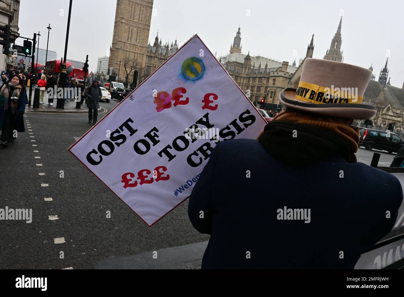 Parlamentsplatz, Januar 25 2023. London, Großbritannien. Anti-Brexit-Aktivisten protestieren gegen Bestechung und fordern die Beseitigung der Steuerhinterziehung in Zahawi, London, Vereinigtes Königreich. Kredit: Siehe Li/Picture Capital/Alamy Live News Stockfoto