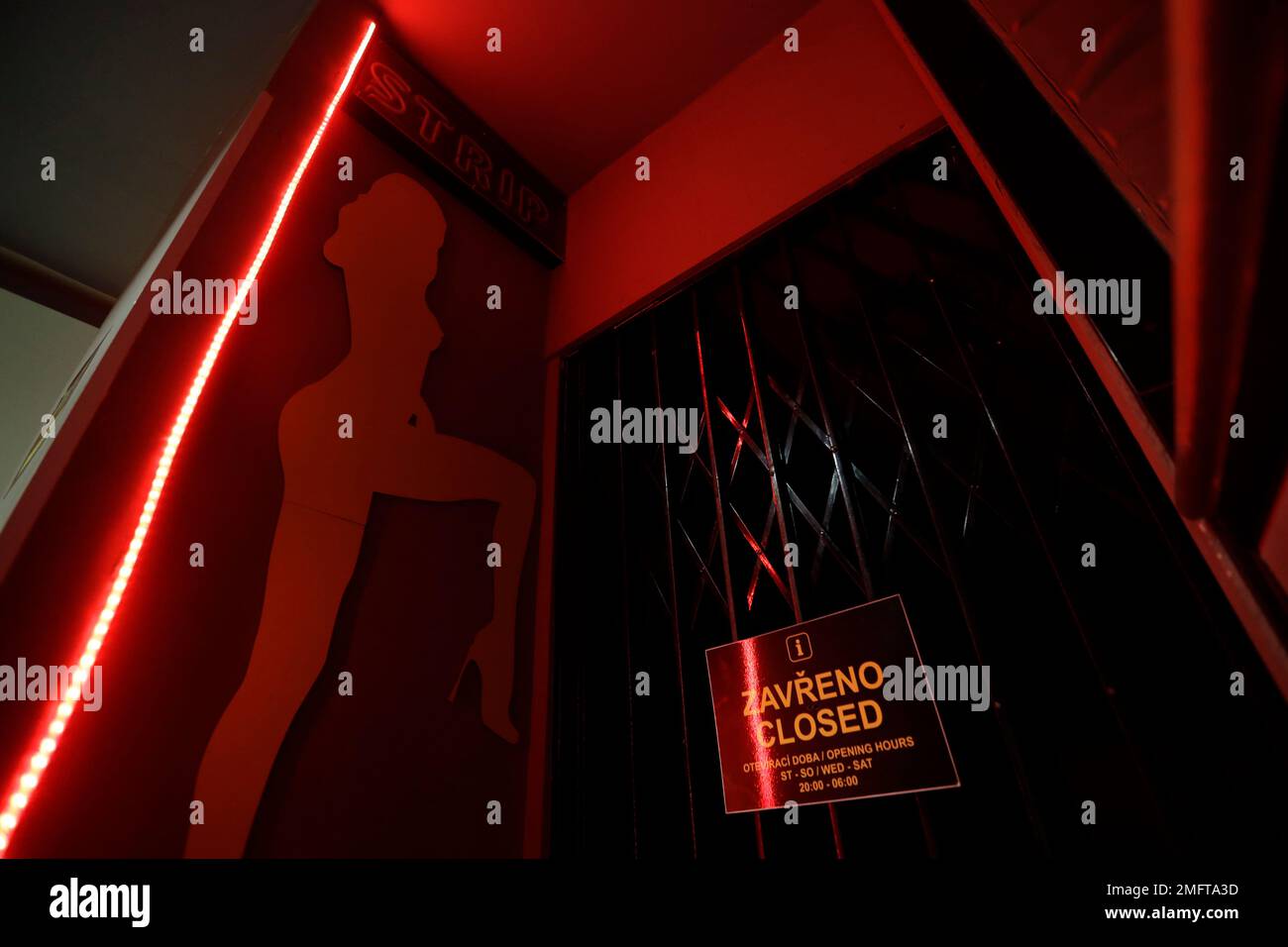 FILE - In this March 30, 2020 file photo a view of a closed gate at the Showpark brothel in Prague, Czech Republic. (AP Photo/Petr David Josek, File) Stockfoto