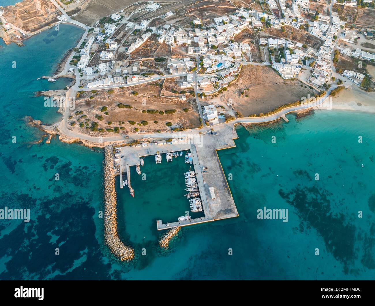 Stadtblick auf Koufonisia, Luftblick, Nisida Koufonision Island, Koufonisia Inselgruppe innerhalb der kleinen Kykladen, Griechenland Stockfoto