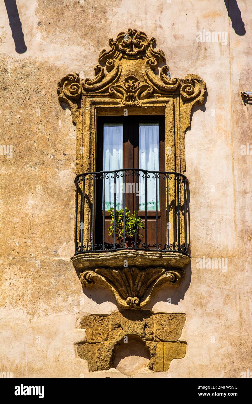 Altstadtgassen mit Palästen, mittelalterliche Stadt Erice, beeindruckt mit ihrer spektakulären Lage, Sizilien, Erice, Sizilien, Italien Stockfoto