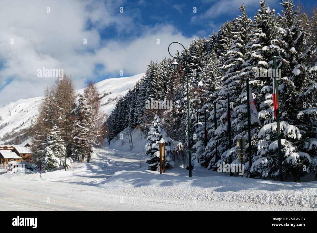 Schnee in den französischen Alpen Januar 2023 - starker Schnee in Les Menuires in den 3 Tälern nach einem sehr schlechten Start in die Saison 2023 Stockfoto