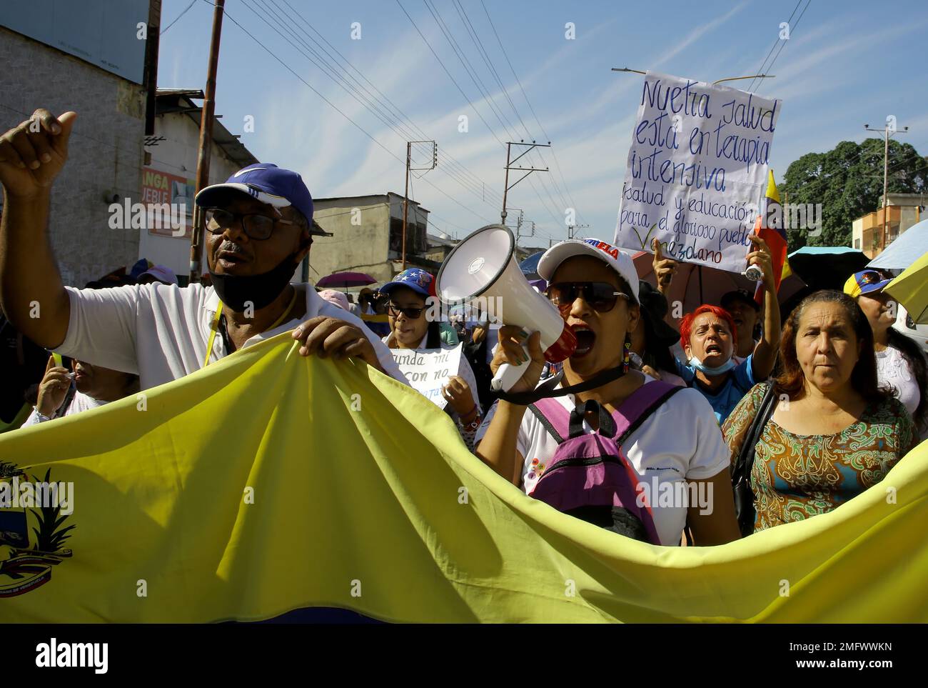 Valencia, Carabobo, Venezuela. 25. Januar 2023. 25. Januar 2023.Pflegefachleute protestierten, forderten bessere Gehälter und Vorräte in Gesundheitszentren, sie gingen auf die Straße, vom Enrique Tejera Zentralkrankenhaus zum Zentrum der Stadt Valencia, Carabobo Staat. Foto: Juan Carlos Hernandez (Kreditbild: © Juan Carlos Hernandez/ZUMA Press Wire) NUR REDAKTIONELLE VERWENDUNG! Nicht für den kommerziellen GEBRAUCH! Stockfoto