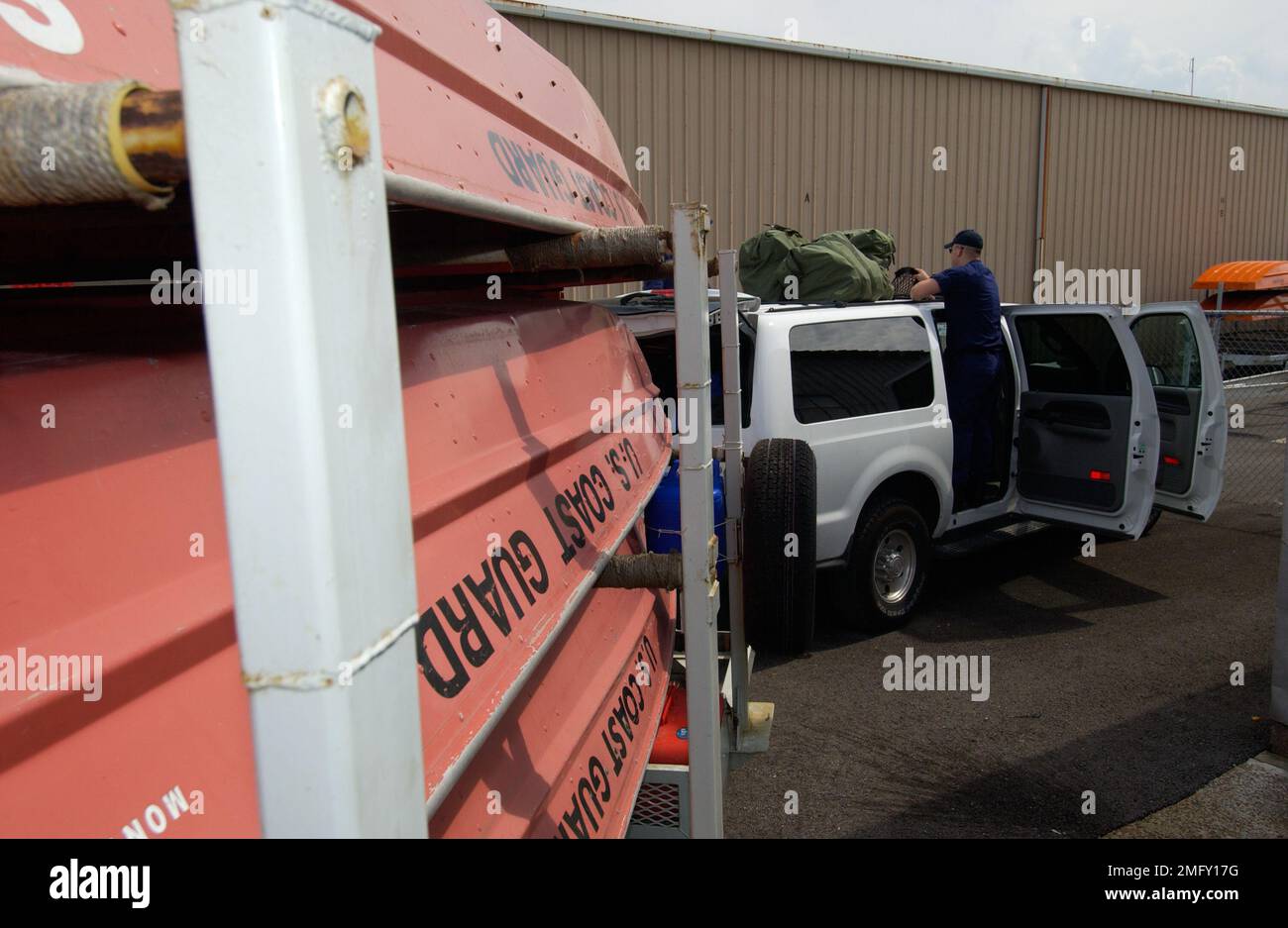 Katastrophenhilfe-Einsatzteams (DART) - Marine Safety Office St. Louis - 26-HK-119-49. Hurrikan Katrina Stockfoto