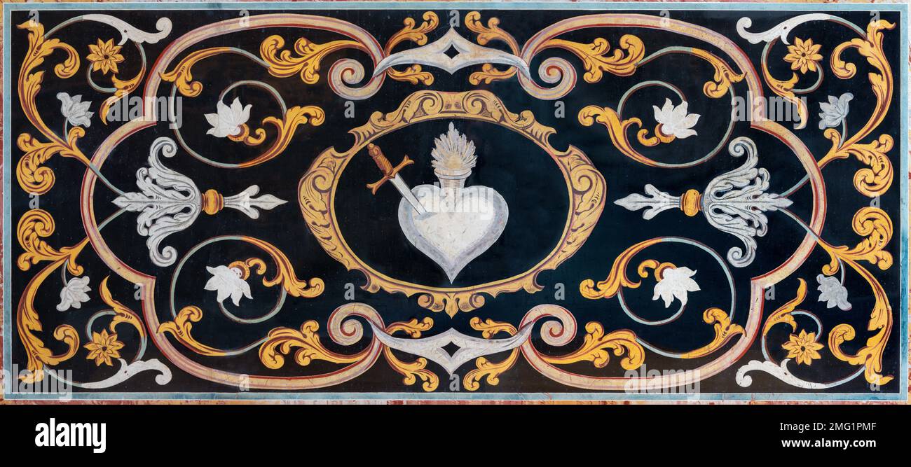 LUZERN, SCHWEIZ - JUNY 24, 2022: Barockes Steinmosaik (Pietra Dura) des unbefleckten herats der Jungfrau Maria auf dem Seitenaltar der Kirche Franziskanerkirche Stockfoto
