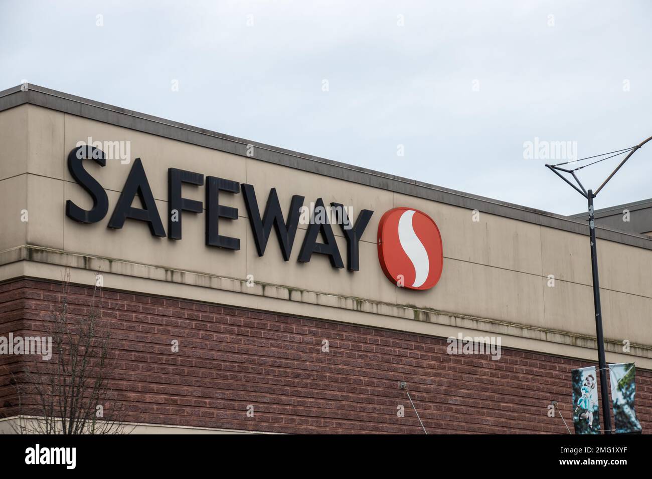 Vancouver, KANADA - Jan 15 2023 : das Ladenzeichen von Safeway. Canada Safeway ist eine kanadische Supermarktkette, die hauptsächlich in den westlichen Provinzen tätig ist Stockfoto