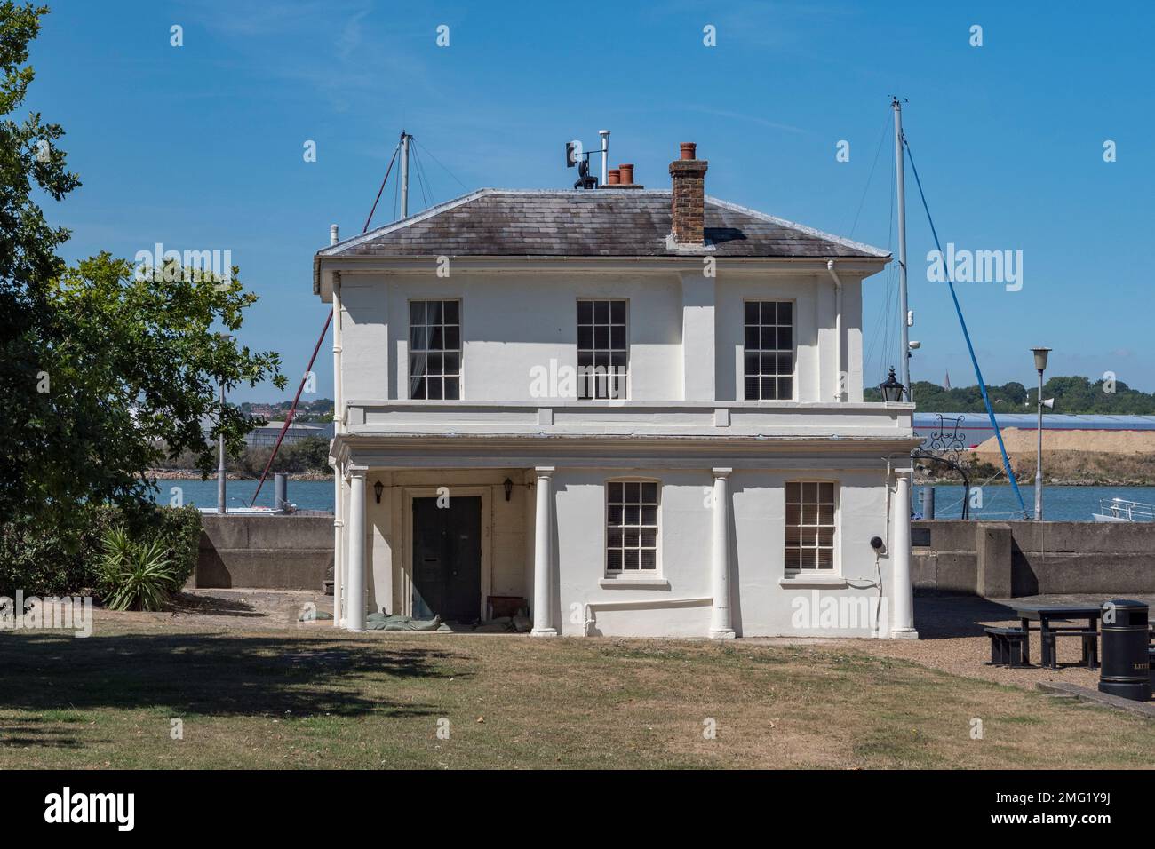 Assistant Queen Harbour Master's Office (c.1770), Historic Dockyard Chatham, Kent, Großbritannien. Stockfoto