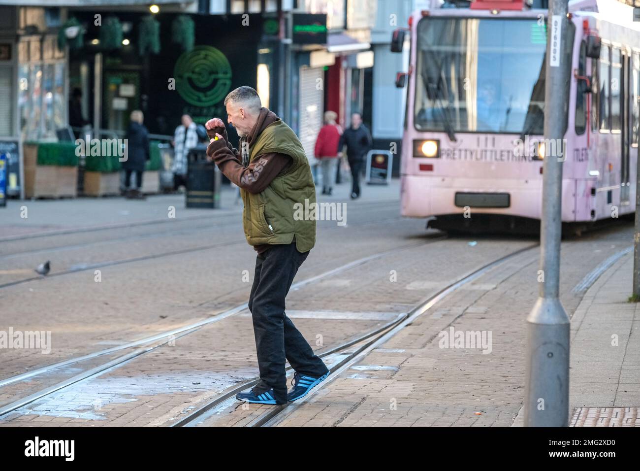 Konsumenten der Freizeitdroge Spice auf den Straßen von Sheffield Stockfoto