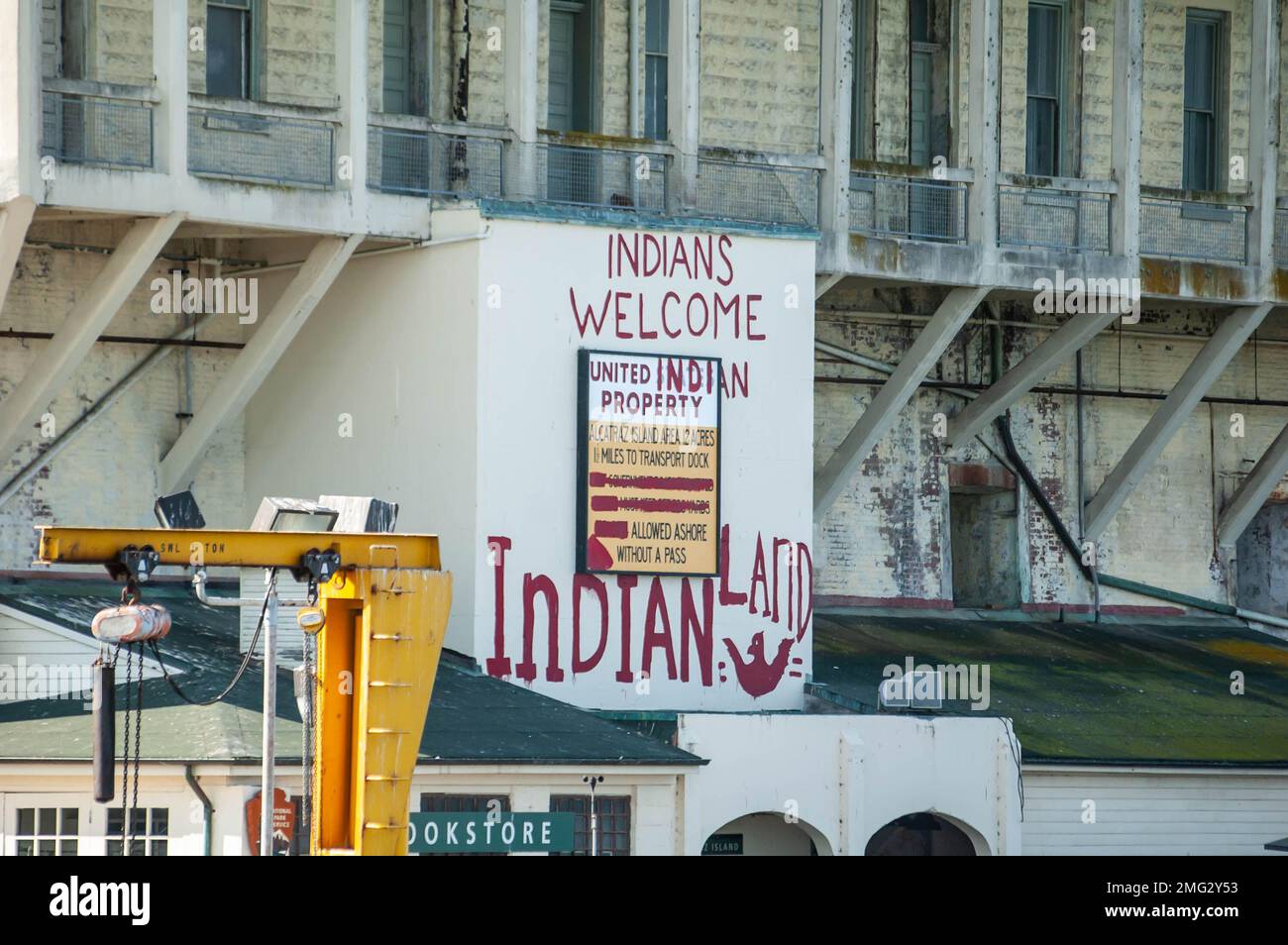 SAN FRANCISCO, KALIFORNIEN, USA - 29. Oktober 2022: Indianer Willkommen Graffiti auf Alcatraz Island in der San Francisco Bay Stockfoto