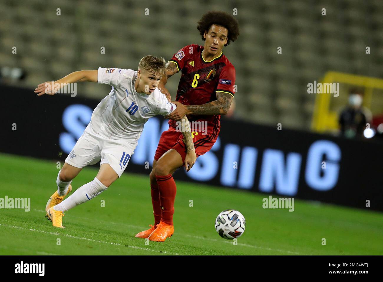 Belgium's Axel Witsel, right, vies for the ball against Iceland's Arnor Sigurdsson during the UEFA Nations League soccer match between Belgium and Iceland, at the King Baudouin stadium in Brussels, Tuesday, Sept. 8, 2020. (AP Photo/Francisco Seco) Stockfoto