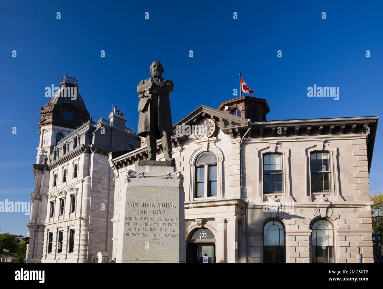 John Young Statue und Monument in der de la Commune Street in Old Montreal, Quebec, Kanada. Stockfoto