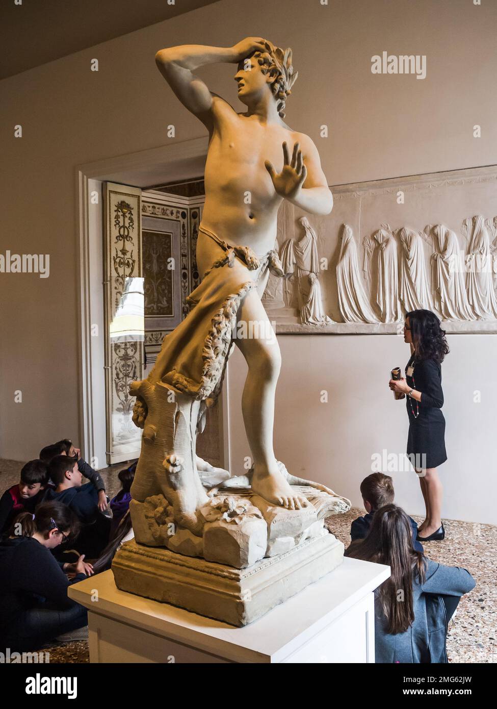 Reiseleiter mit einer Gruppe von Kindern im Museo Correr Venice Itay Stockfoto