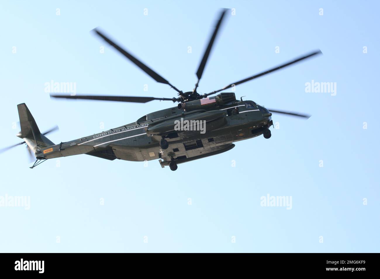 Flugzeuge - Verschiedenes - 26-HK-56-101. USMC-Hubschrauber im Flug. Hurrikan Katrina Stockfoto