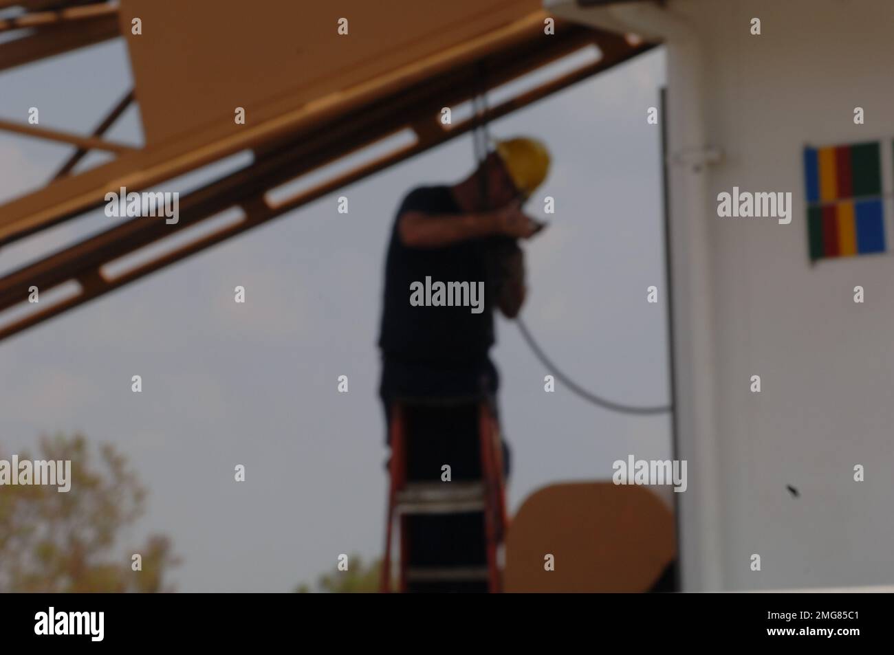 Navigationshilfen - 26-HK-63-17. Küstenwache arbeitet an CGC Saginaw... ATON Ops. Hurrikan Katrina Stockfoto