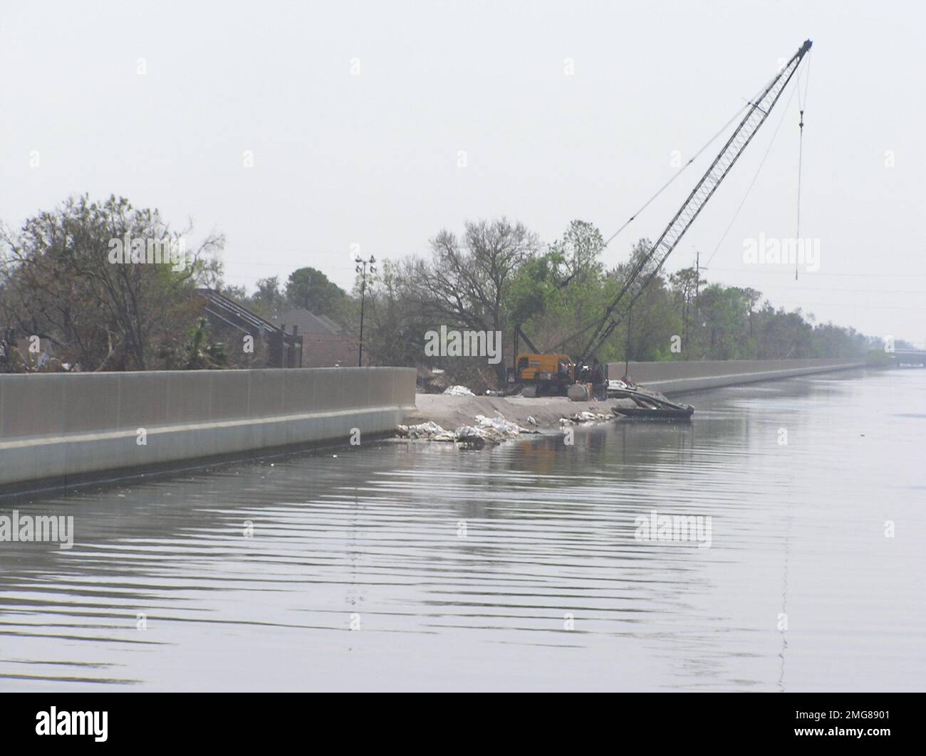 Marine Safety Unit Baton Rouge - The City - New Orleans Flood Response - 26-HK-384-83. Hurrikan Katrina Stockfoto