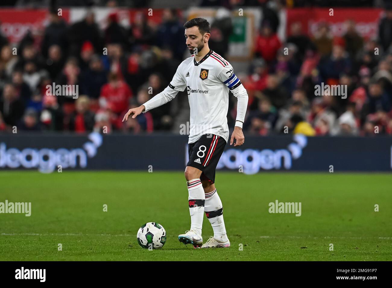 Bruno Fernandes #8 von Manchester United während des Carabao Cup Halbfinalspiels Nottingham Forest vs Manchester United bei City Ground, Nottingham, Großbritannien, 25. Januar 2023 (Foto: Craig Thomas/News Images) Stockfoto