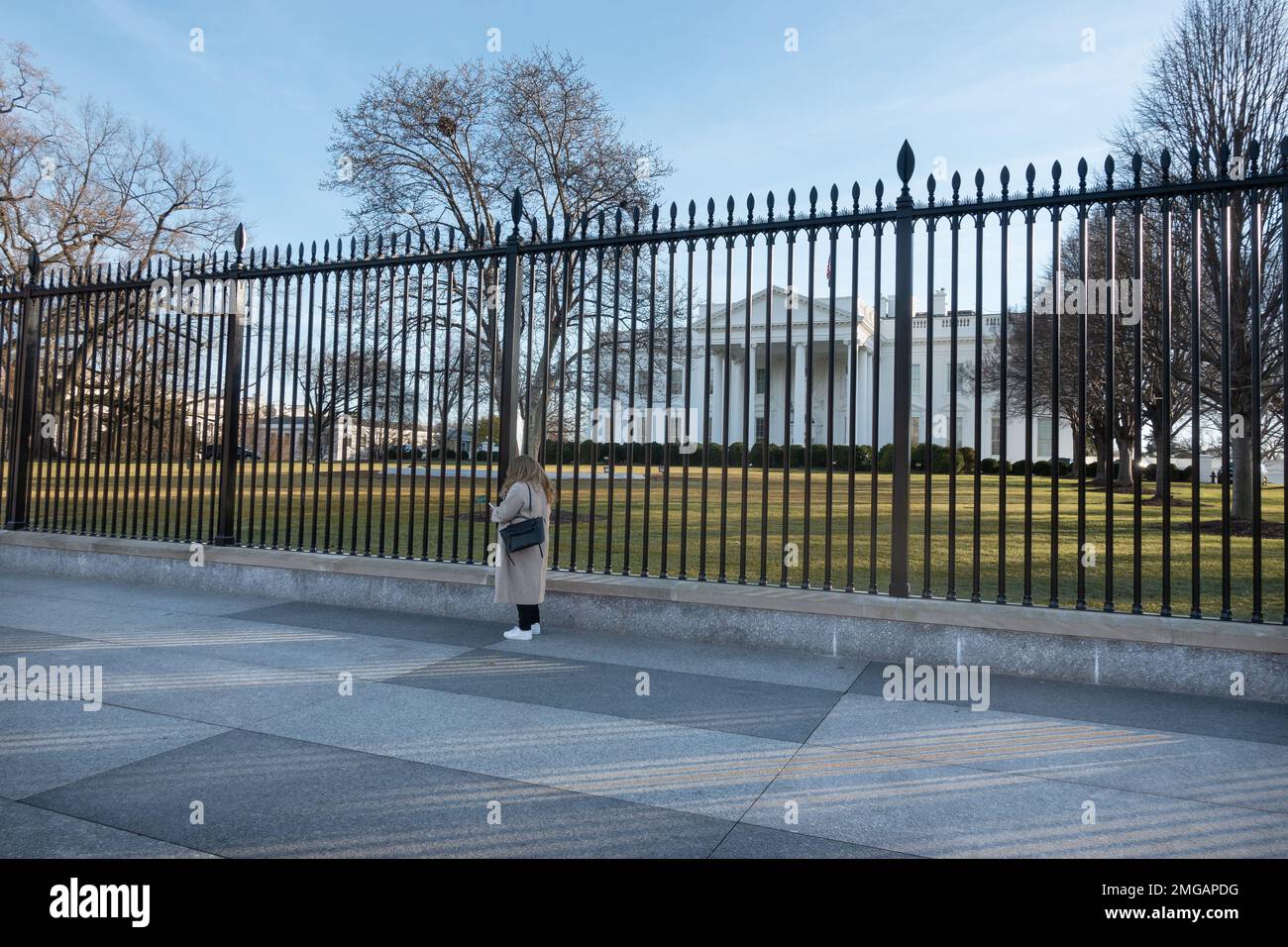 Washington, D.C. Januar 2023. Der neue 13 Meter lange Zaun, der den skalierbaren kürzeren 6' 6' Zaun um das Gelände des Weißen Hauses ersetzt, waren mehrere Sicherheitsverletzungen der Anstoß für den größeren Zaun. Stockfoto