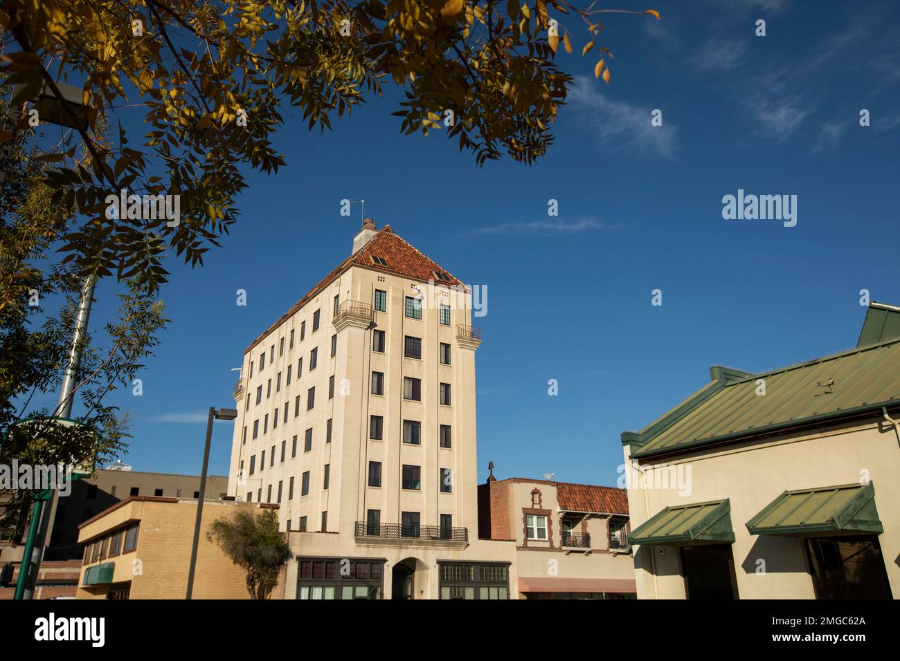 Das historische Stadtzentrum von Marysville, Kalifornien, USA, am späten Nachmittag. Stockfoto