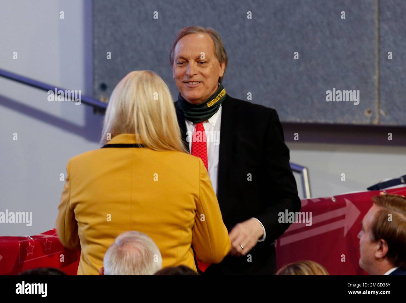Rep. Andy Biggs, R-Ariz., right, and Rep. Debbie Lesko, R-Ariz., left, talk before President Donald Trump speaks at the Students for Trump conference at Dream City Church, Tuesday, June 23, 2020, in Phoenix. (AP Photo/Ross D. Franklin) Stockfoto
