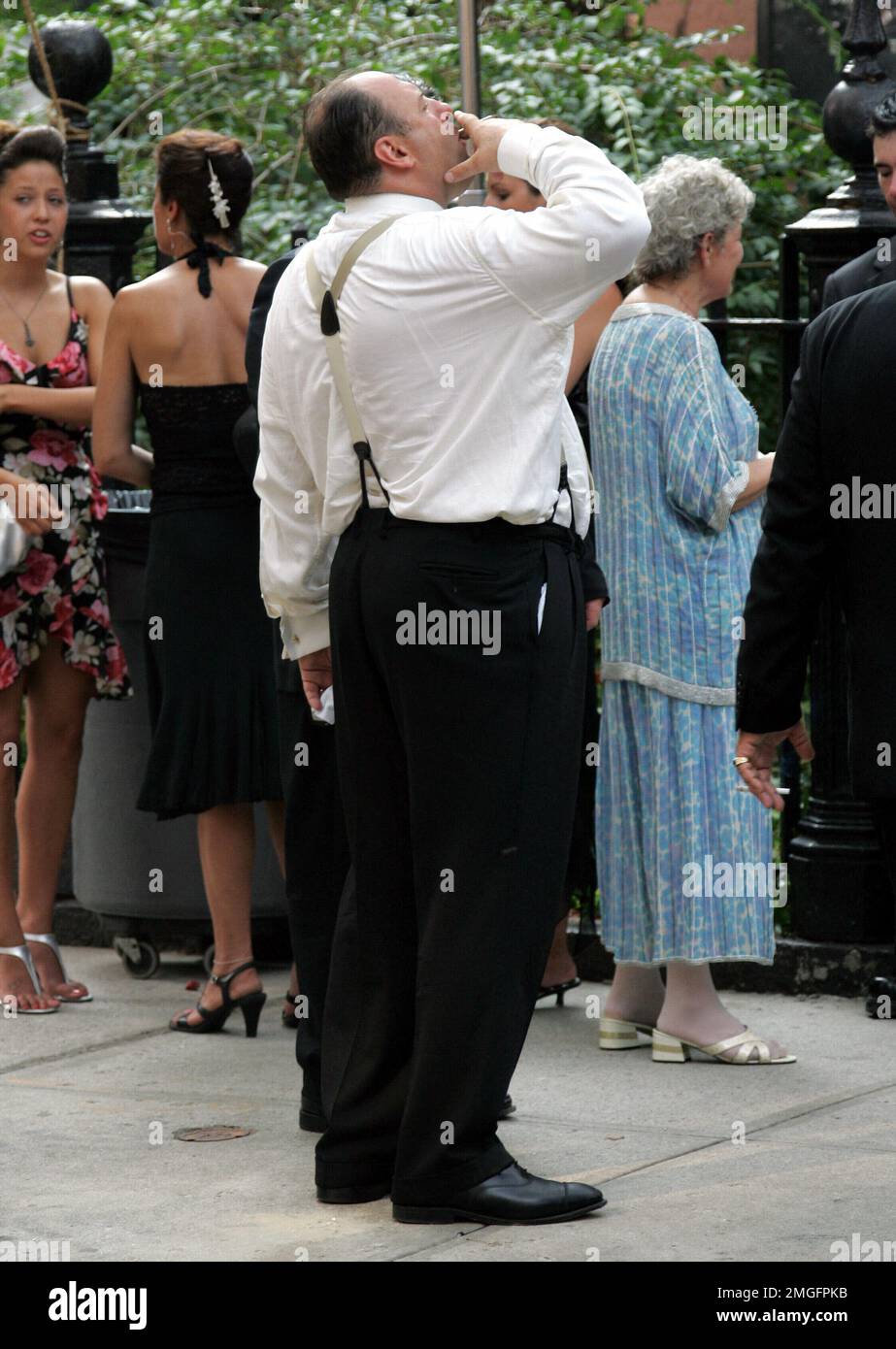 Schauspieler James Gandolfini am Set der Fernsehserie „The Sopranos“ in Brooklyn, NY, am 27. Juli 2005. Foto: Charles Guerin/ABACAPRESS.COM Stockfoto