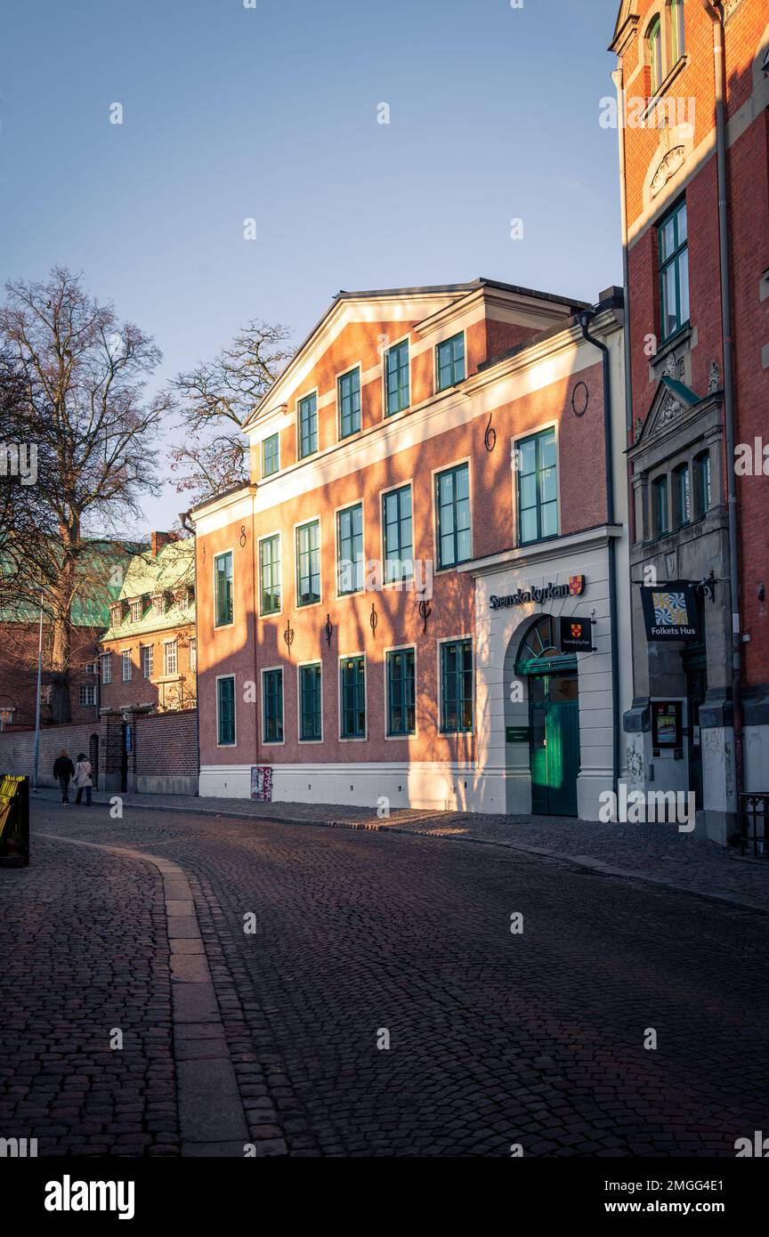 Lund, Schweden - 21. Januar 2023: Ein Haus im Stadtzentrum, das der schwedischen Kirche (Svenska kyrkan) gehört Stockfoto