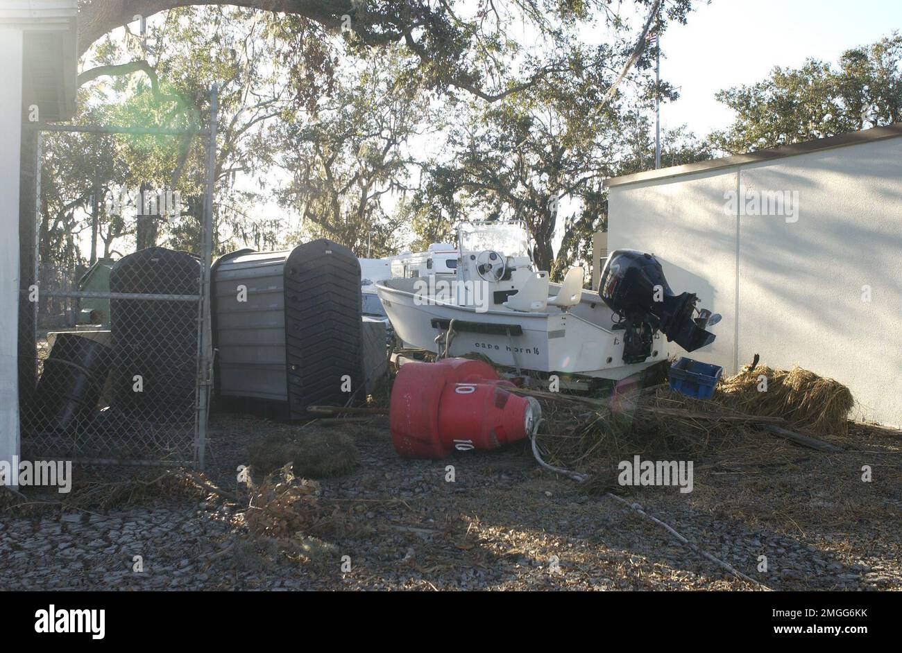AIDS to Navigation Team - Dulac, Louisiana - 26-HK-343-15. Hurrikan Katrina Stockfoto