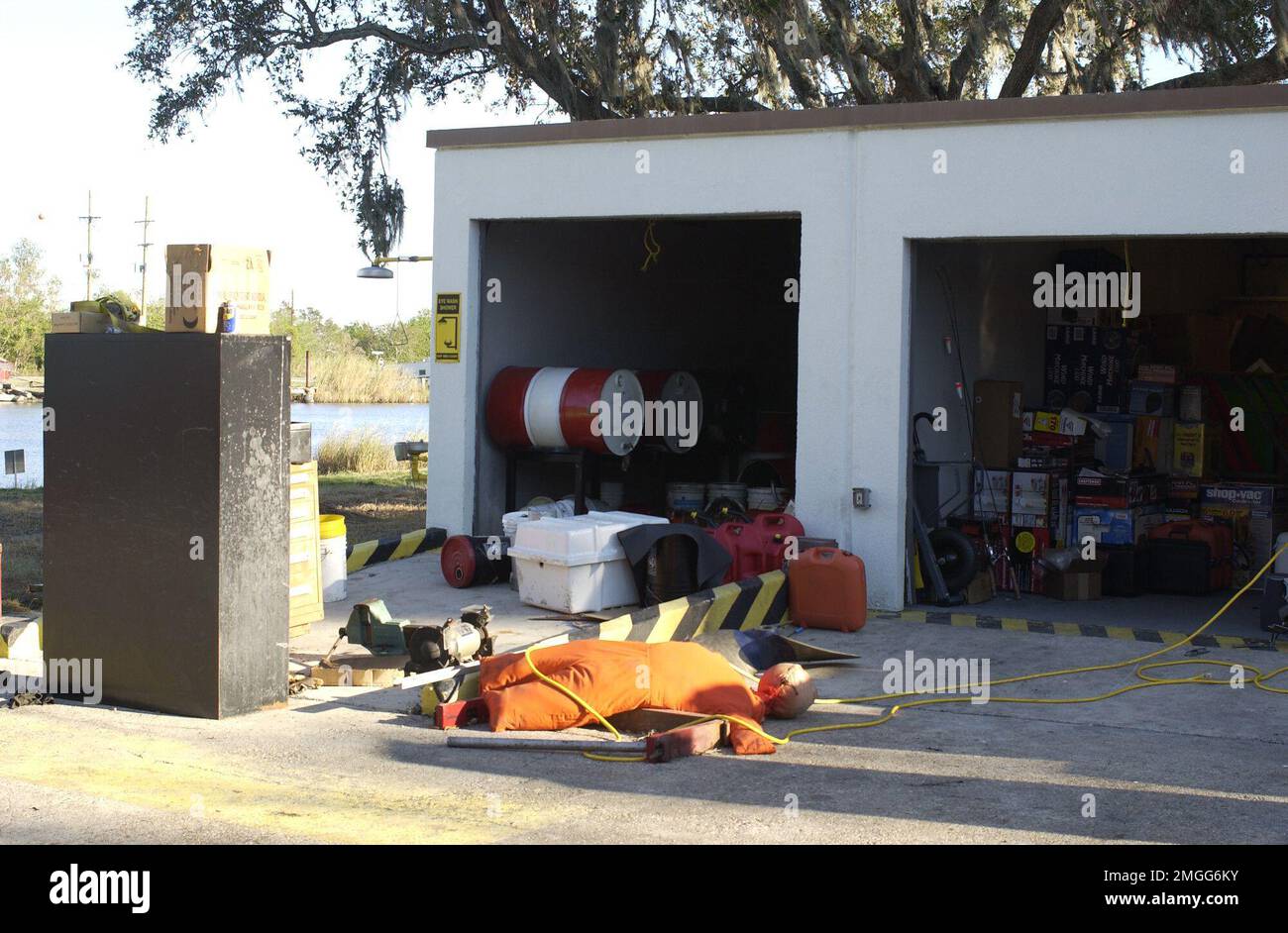 AIDS to Navigation Team - Dulac, Louisiana - 26-HK-343-8. Hurrikan Katrina Stockfoto