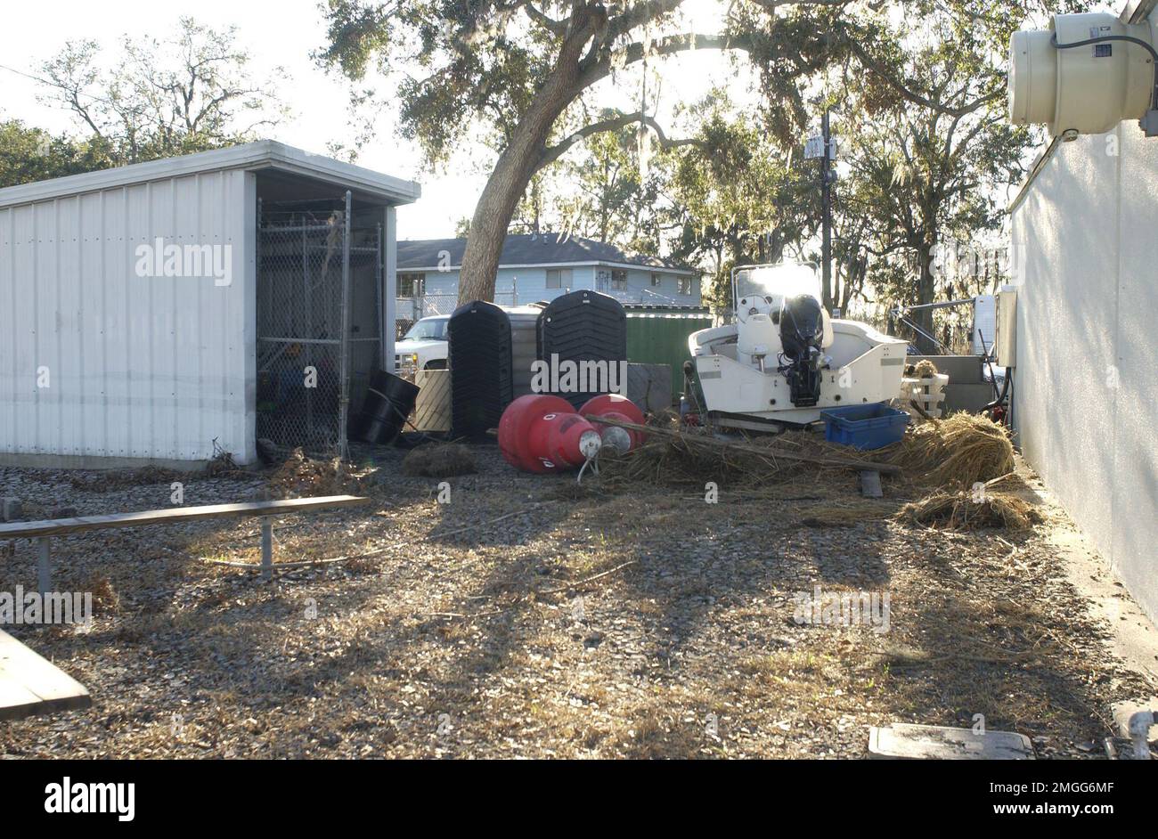 AIDS to Navigation Team - Dulac, Louisiana - 26-HK-343-14. Hurrikan Katrina Stockfoto