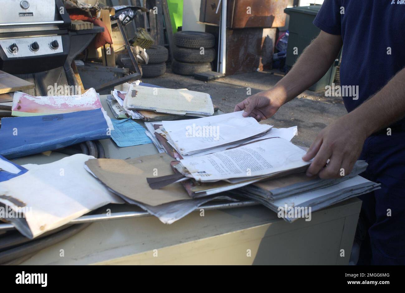 AIDS to Navigation Team - Dulac, Louisiana - 26-HK-343-23. Hurrikan Katrina Stockfoto