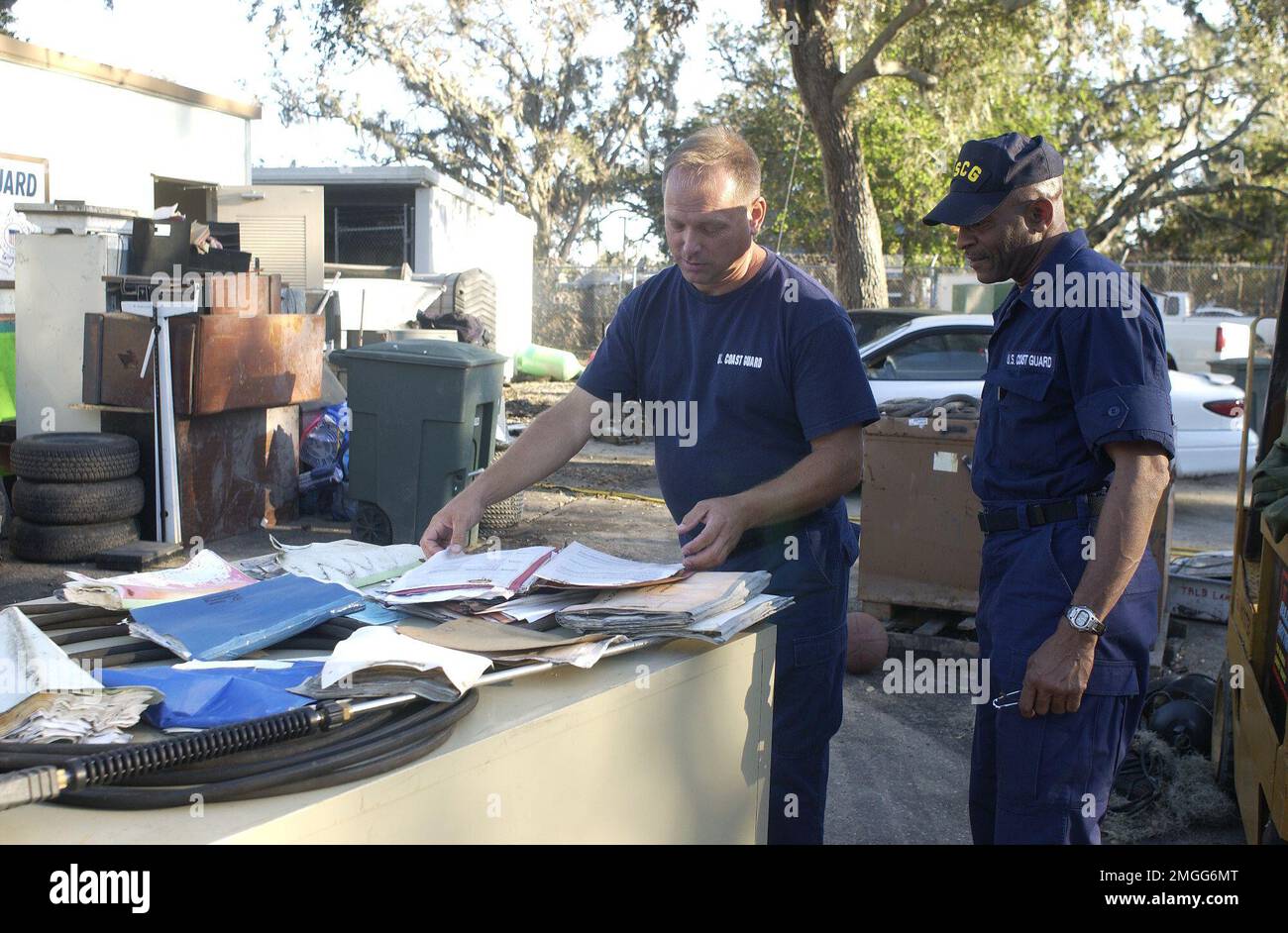 AIDS to Navigation Team - Dulac, Louisiana - 26-HK-343-19. Hurrikan Katrina Stockfoto