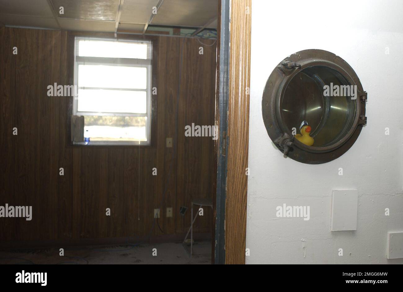 AIDS to Navigation Team - Dulac, Louisiana - 26-HK-343-26. Hurrikan Katrina Stockfoto