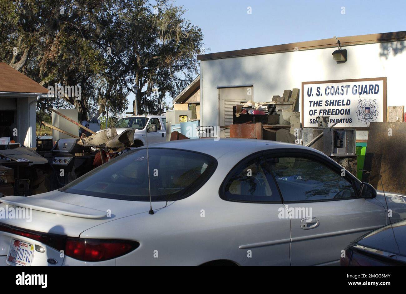 AIDS to Navigation Team - Dulac, Louisiana - 26-HK-343-7. Hurrikan Katrina Stockfoto