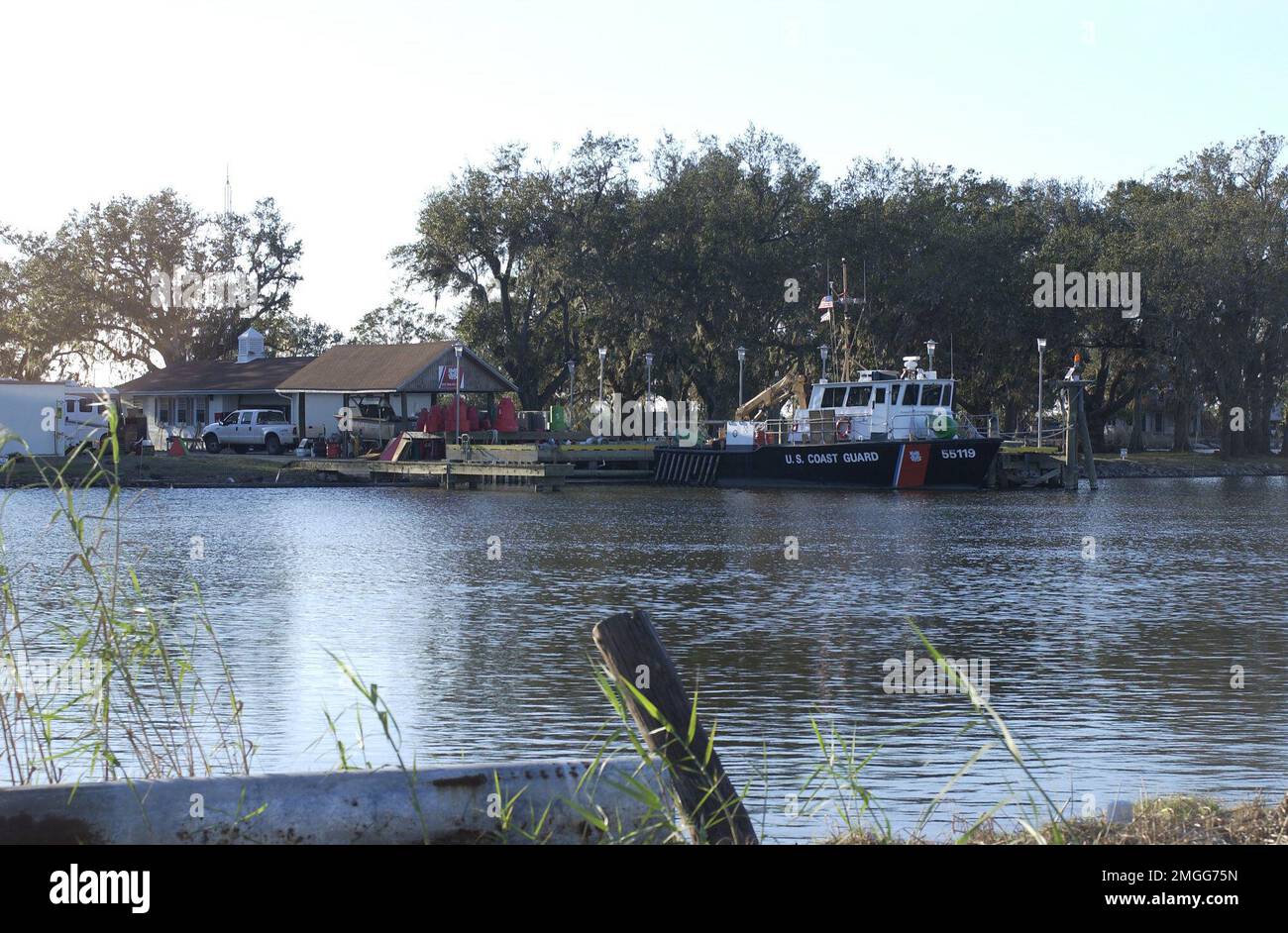 AIDS to Navigation Team - Dulac, Louisiana - 26-HK-343-35. Hurrikan Katrina Stockfoto