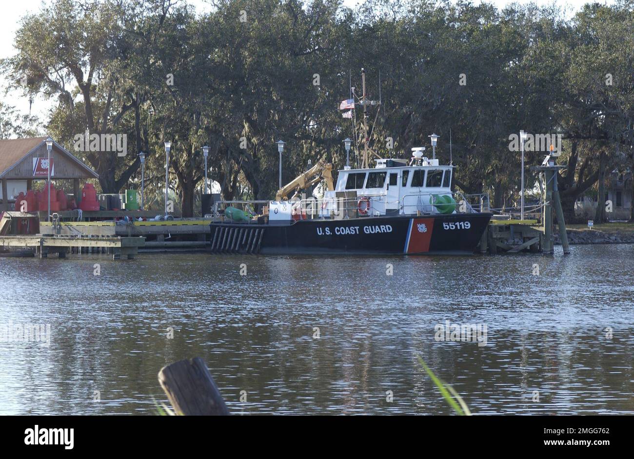AIDS to Navigation Team - Dulac, Louisiana - 26-HK-343-33. Hurrikan Katrina Stockfoto