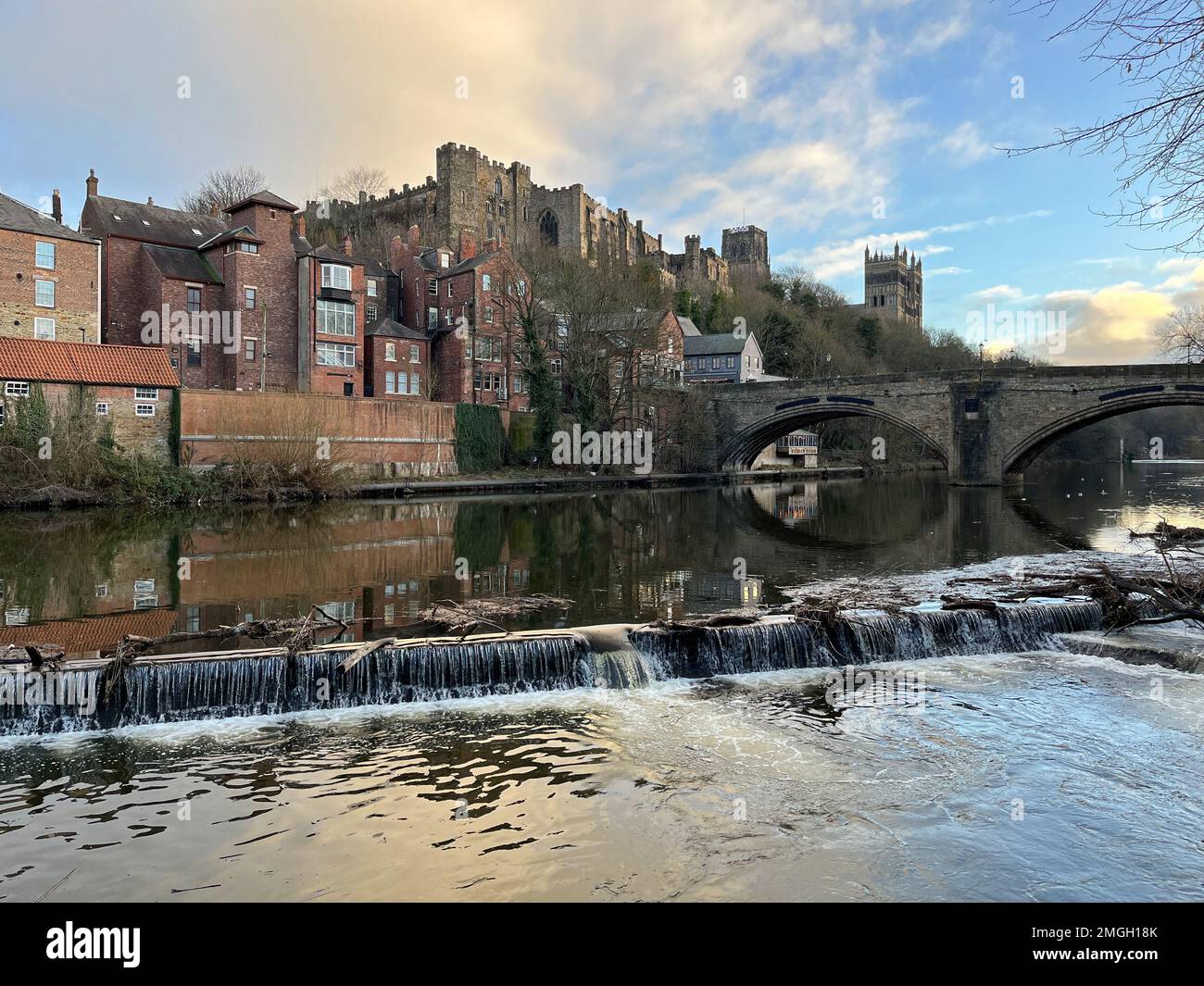 Stadtbild von Durham (Großbritannien) mit River Wear, Schloss und Kathedrale Stockfoto