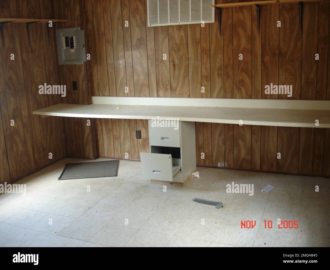 Instandhaltung und Logistik Kommandos Atlantic - Property Inventory Team - Hilfsmittel für das Navigationsteam Dulac - 26-HK-178-1. Hurrikan Katrina Stockfoto