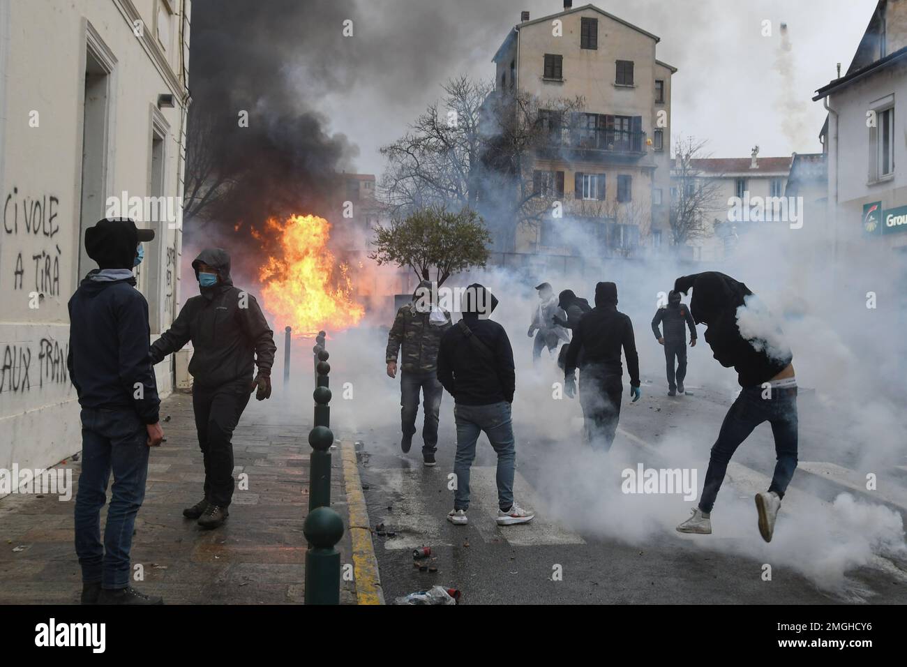 Korsika, Corte, 26. März 2022: Protest nach Yvan Colonnas Überfall im Gefängnis, korsische nationalistische Persönlichkeit, die eine lebenslange Haftstrafe für die verbüßt Stockfoto