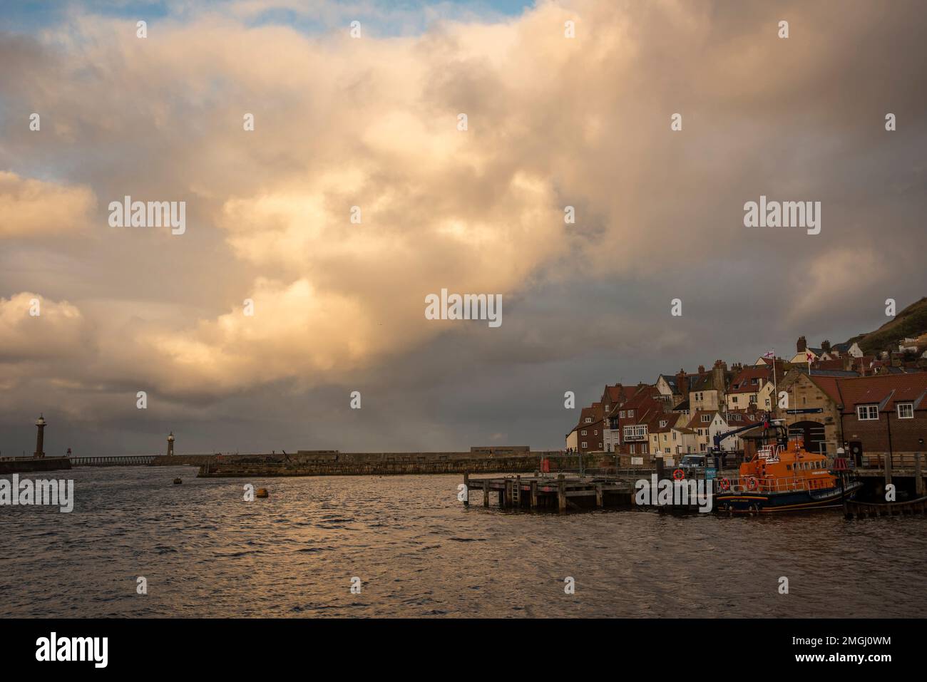 Nördlich vom östlichen Teil des Hafens von Whitby, North Yorkshire, Großbritannien Stockfoto