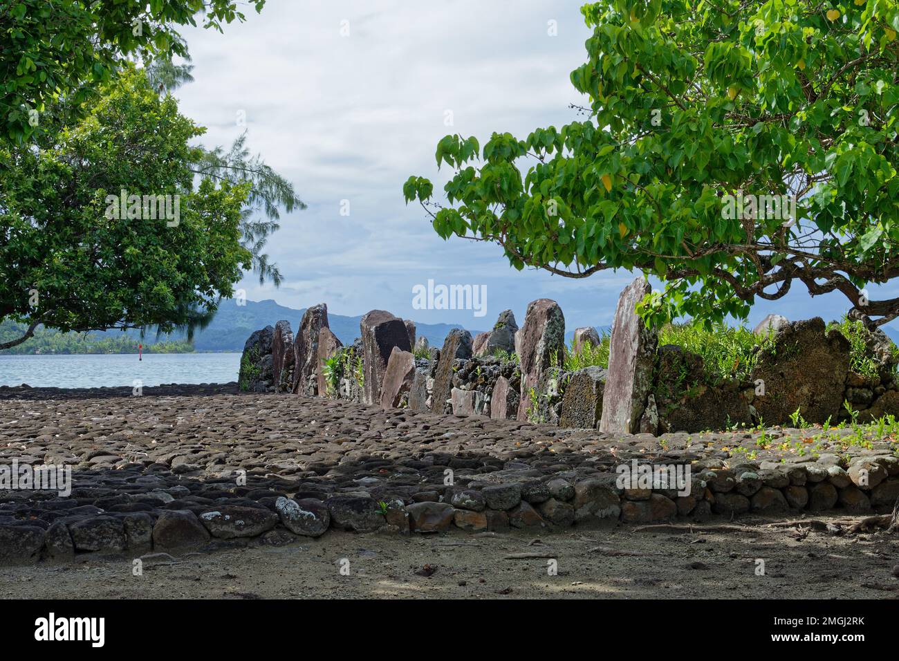 Französisch-Polynesien, Raiatea: Marae Taputapuatea, UNESCO-Weltkulturerbe, Gesellschaftsinseln, Südpazifik. Auf dem Gelände gibt es eine Reihe von Marae und andere Stockfoto