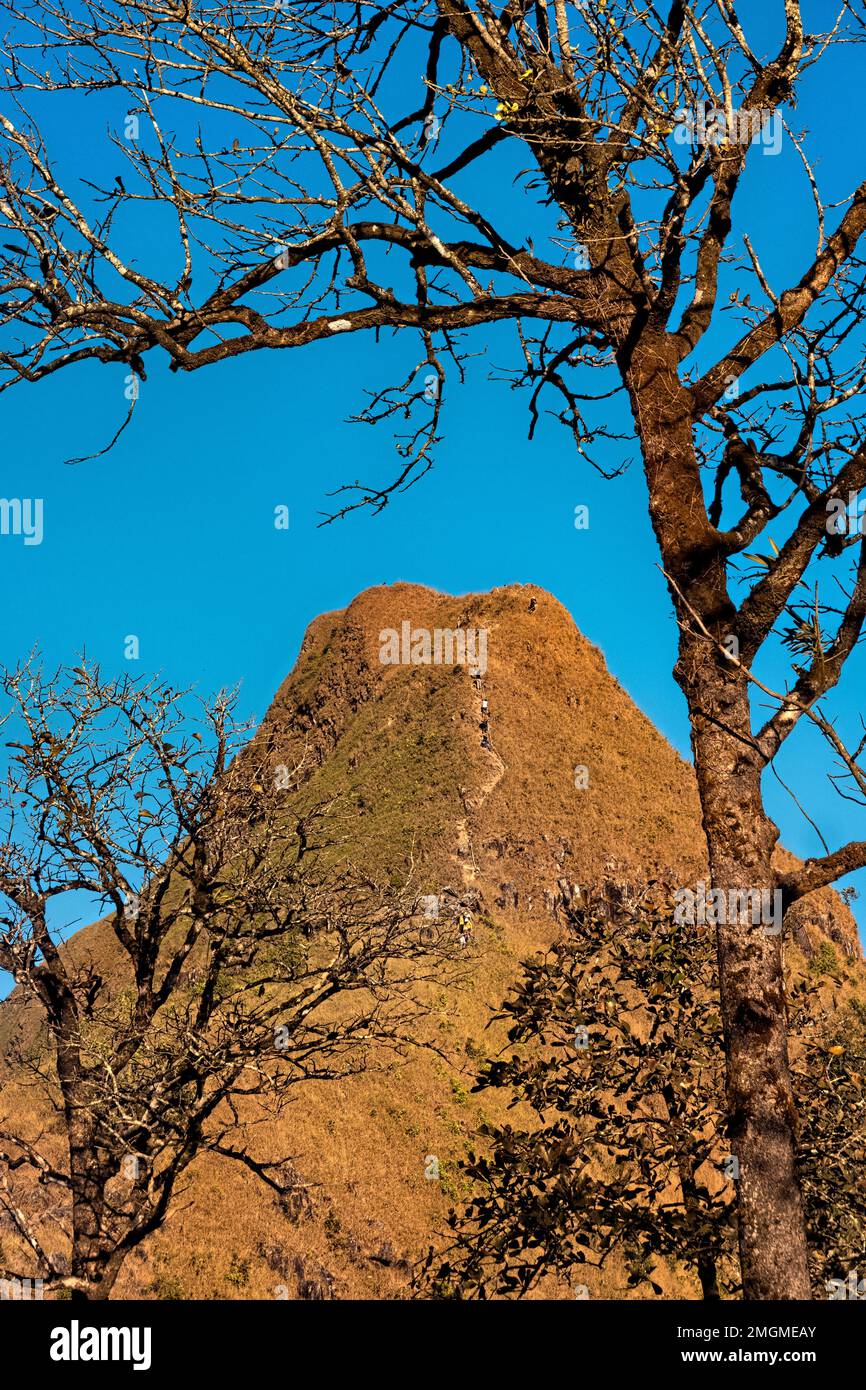 Blick auf die Messerkante Klettern Sie auf Khao Chang Phueak, Thong Pha Phum Nationalpark, Kanchanaburi, Thailand Stockfoto