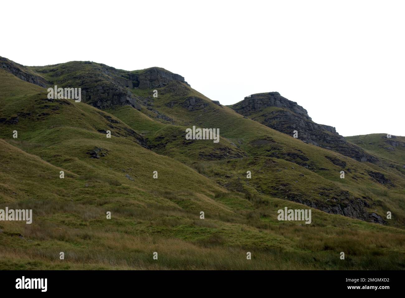 „High Loven Scar“ am Mallerstang Edge zwischen Outhgill & High Seat am Mallerstang Common im Eden Valley, Yorkshire Dales National Park, Großbritannien. Stockfoto