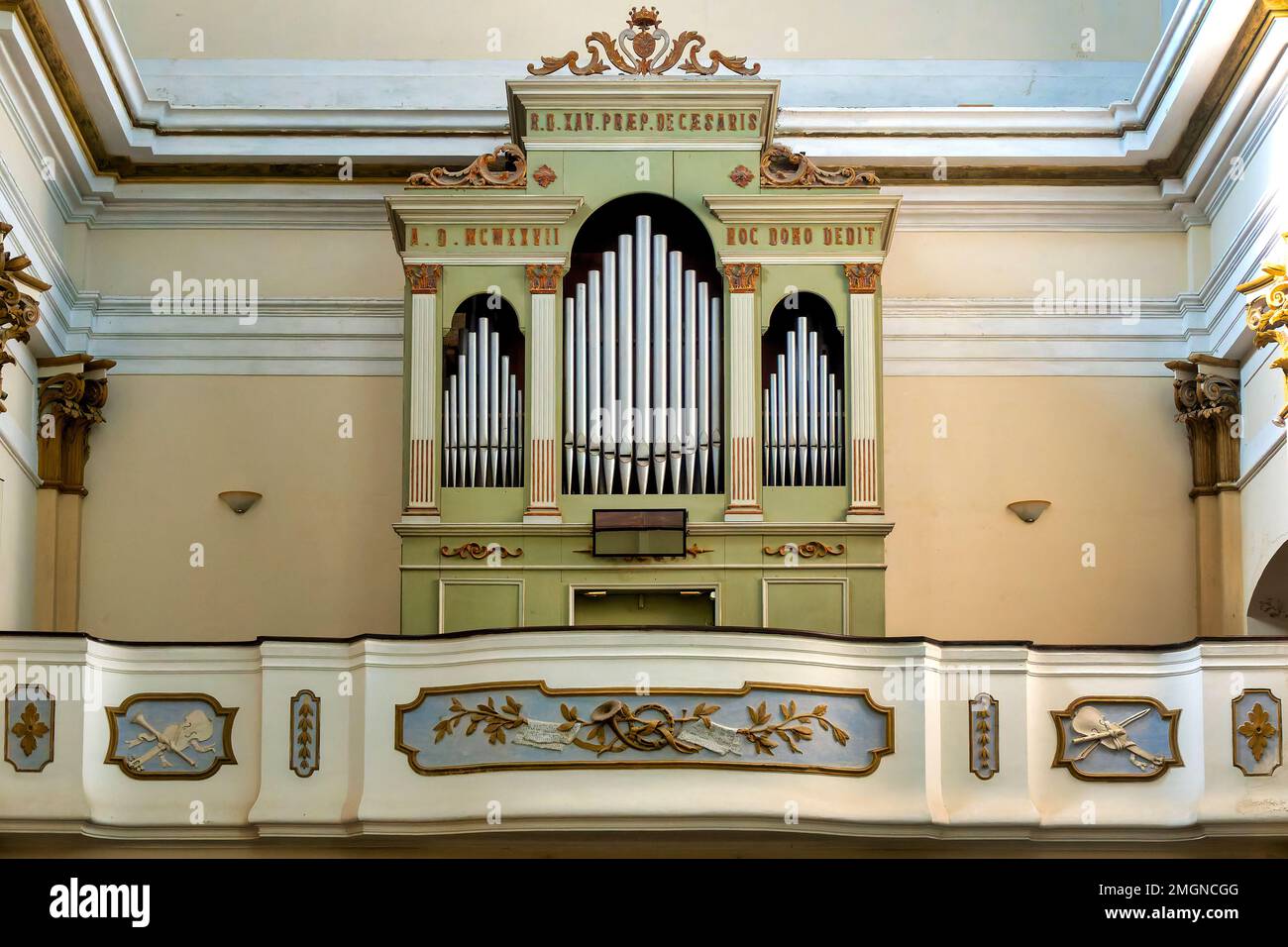 Orgel in der Kirche San Panfilo entro le mura, Spoltore, Italien Stockfoto