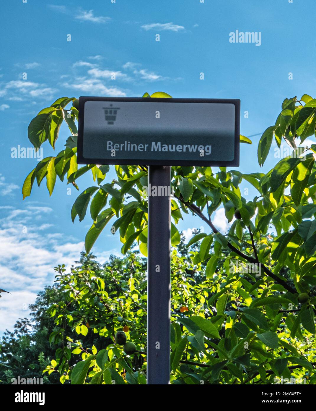 Berliner MauerwegSchild auf der Route der ehemaligen Berliner Mauer