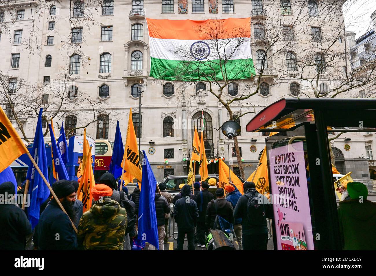 London, Großbritannien. 26. Januar 2023. Punjab, Sikh protestiert gegen Indien, die Modi-Regierung verletzt die Demokratie. Die Demonstration, die in Punjab stattfand, hat sich in Indien drei Jahrzehnte lang fortgesetzt: "Befreit die Sikhs". Sikhs aus Großbritannien werden sich in London außerhalb des indischen Hochkommissariats versammeln, um gegen Indiens fortdauernde willkürliche Inhaftierung verschiedener politischer Sikh-Häftlinge zu protestieren. Die Verletzung von Indiens Menschenrechten und Freiheit, TADA- und UAPA-Gesetz, die gegen keine Hindu gerichtet sind. Kredit: Siehe Li/Picture Capital/Alamy Live News Stockfoto