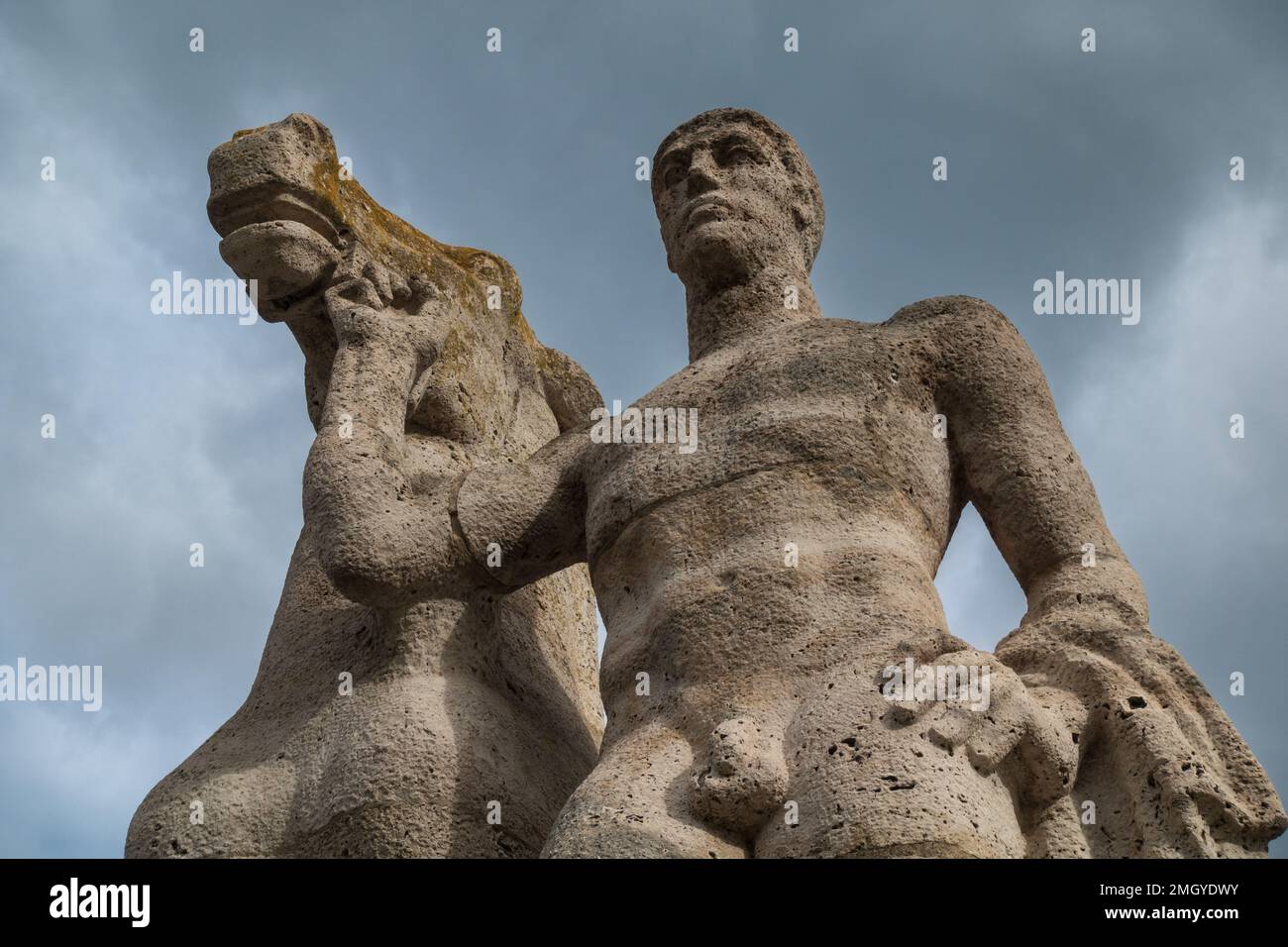 Die Skulptur aus der Nazizeit des Pferdes Tamer im Berliner Olympiastadion Stockfoto