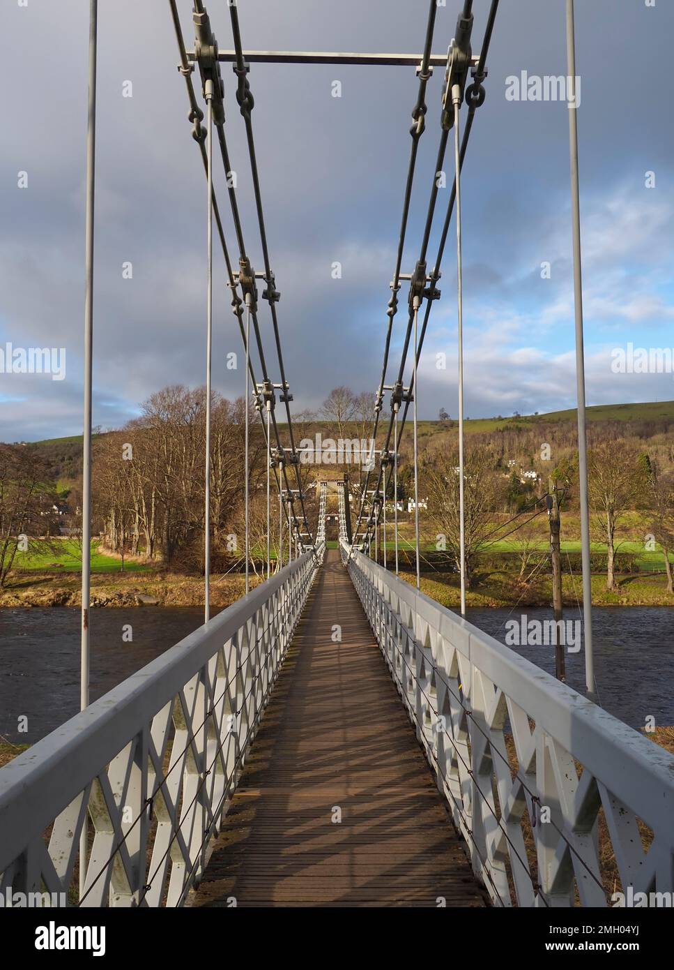 Gattonside Suspension Bridge, die Kettenbrücke, erbaut im Jahr 1826, um den Fluss Tweed zu überqueren, Melrose, schottische Grenzen, Schottland, Großbritannien Stockfoto