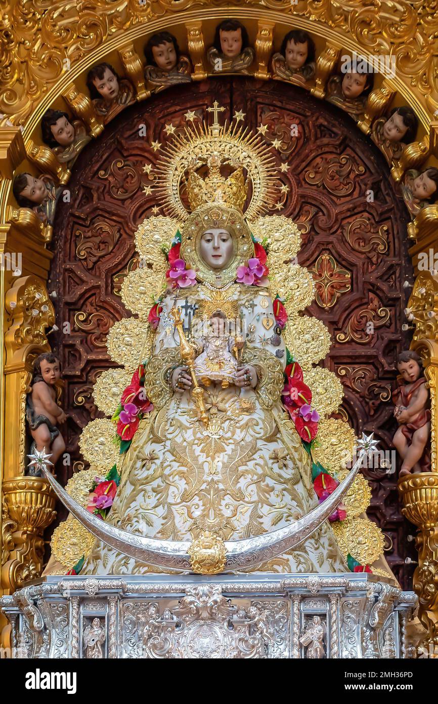 Bild der Virgen del Rocio, La Divina Pastora, der göttlichen Hirtin, im Inneren der Ermita del Rocio, Einsiedlung in Almonte, in Huelva, Spanien Stockfoto